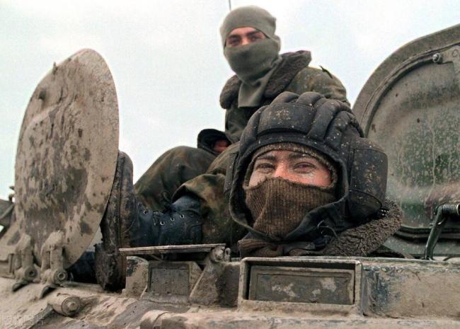 评论员：俄强攻红军城意在拉平战线 生死棋眼的较量